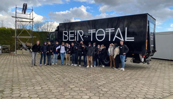 Deze week mochten we 3de jaars studenten van het Mater Salvatorisinstituut verwelkomen voor hun project rond ondernemen in Kapellen! 😃 #soundsgreattolightyourstage